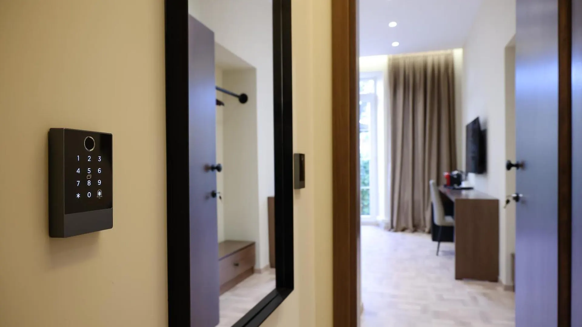 Cloud 5 Blloku Rooms Tirana